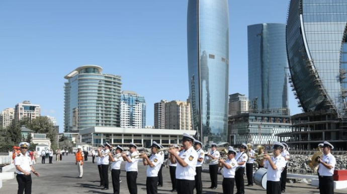 Rusiyanın hərbi gəmiləri Bakıya gəlib  - FOTO