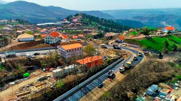 Laçının Qorçu qəsəbəsində söküntü işlərinə START VERİLDİ: Min ailə köçürüləcək 