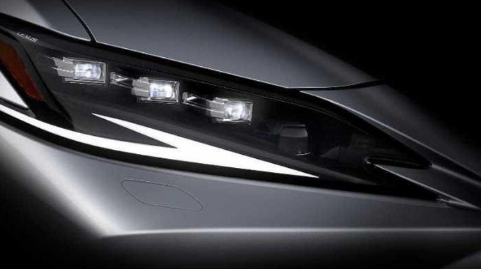 Lexus şirkəti yenilənmiş ES sedanını Şanxayda təqdim edəcək