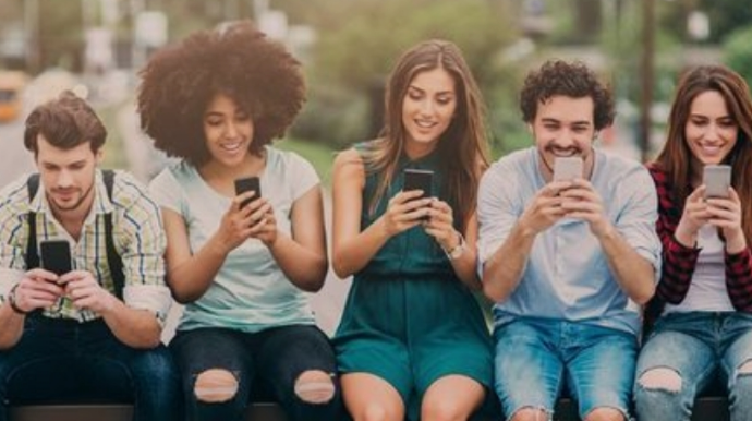 İnsanlar yaxın 10 il ərzində smartfondan imtina edəcəklər