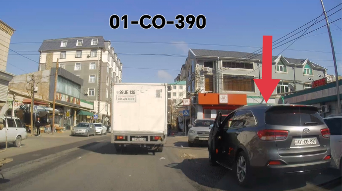 В Хырдалане водитель нарушил сразу два правила - ВИДЕО 