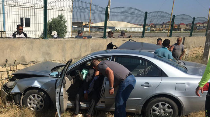 Abşeronda yol qəzası baş verib, xəsarət alanlar var - FOTO