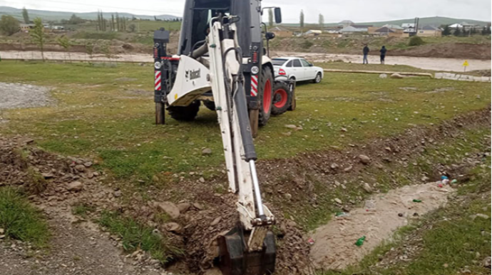 Şamaxıda güclü küləklə yağışın fəsadları aradan qaldırılır - FOTO