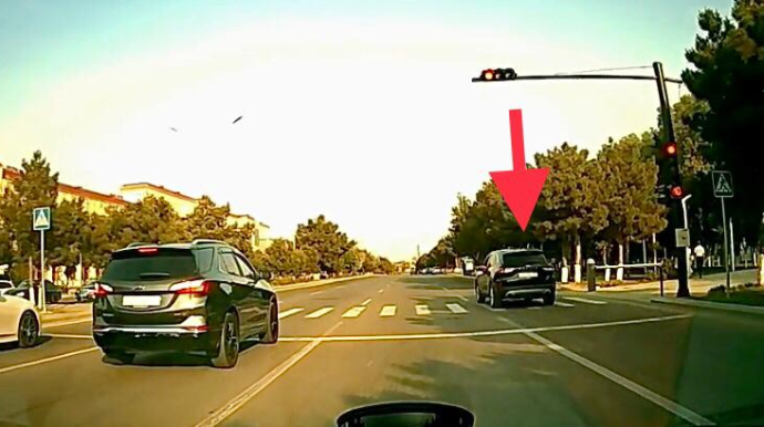 İşıqforu heçə sayan sürücü 3 bal 100 manatlıq qayda pozdu - 77-XA-075 - VİDEO 