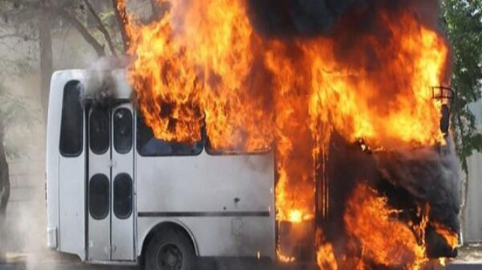 Gəncədə avtobus yanıb 