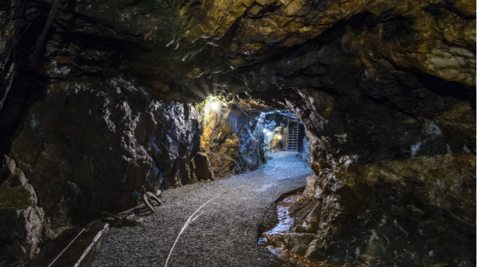 Qızıl mədənində uçqun oldu - 5 nəfər öldü 