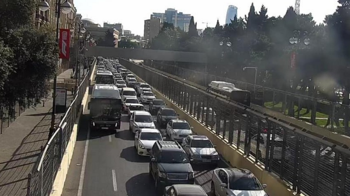 Bakıda yaranmış tıxacın səbəbi açıqlanıb; BNA-dan İTTİHAMLAR - FOTO