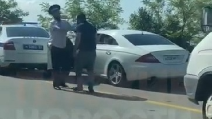 Yol polisləri erməni sürücünü döyüb, sonra üzr istədi   - VİDEO