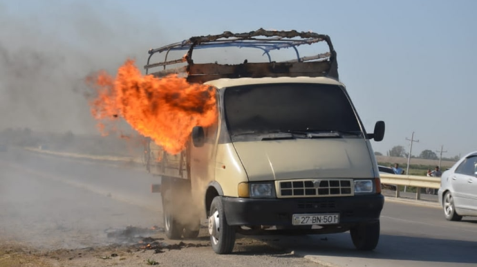 Şabranda “QAZel” markalı avtomobil yandı 