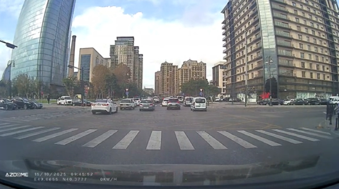 Bu yolayrıcında yaşıl işıq yansa belə dayanın: 100 manat cərimə yazılır  - VİDEO