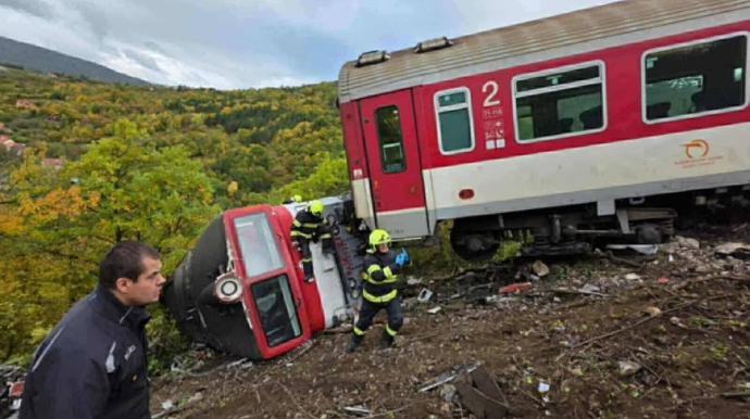 Slovakiyada qatarlar toqquşdu - Yaralılar var 