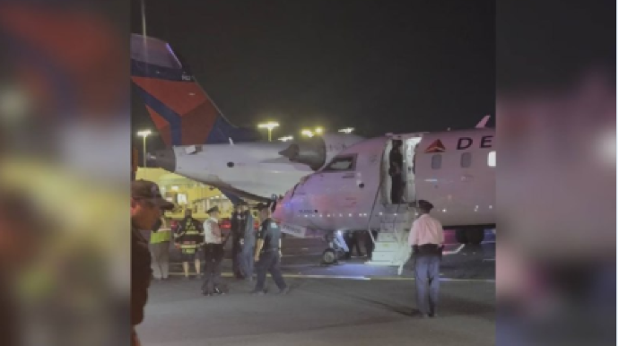 Nyu-Yorkda 2 təyyarə toqquşdu 