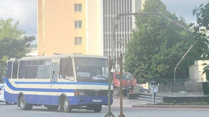 Naməlum şəxs 20 sərnişinin olduğu avtobusu girov götürüb - FOTO 