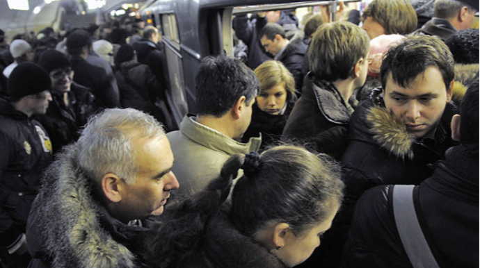 Bakıda əhali sıxlığı: Metro ağır “yük” altında 