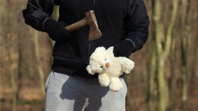 Bakıda qan donduran cinayət: Ata körpəsinin boğazını kəsdi, sonra intihar etdi 