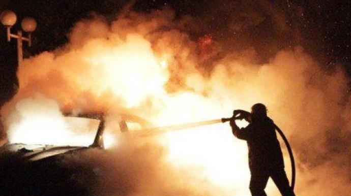 Talvarın altında qalan 4 avtomobil yandı 