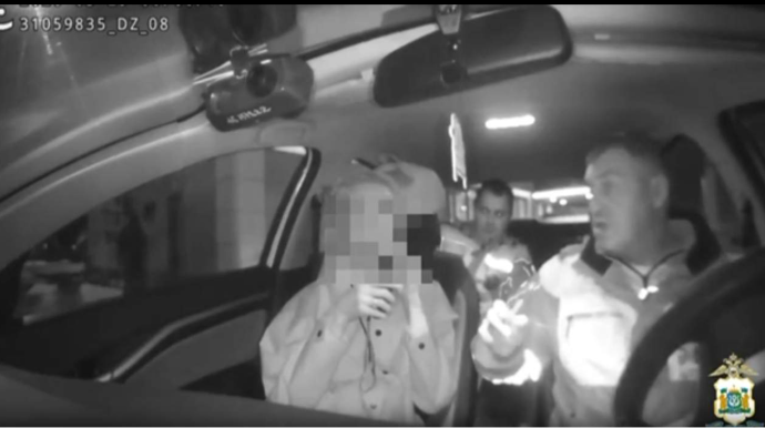 Vəsiqəsi əlindən alınan qadın sürücü bu dəfə sərxoş tutuldu - VİDEO 