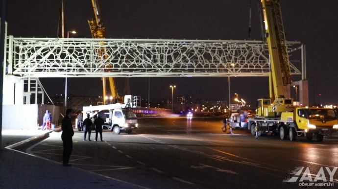 Yeni yerüstü piyada keçidinin inşası davam edir  - VİDEO