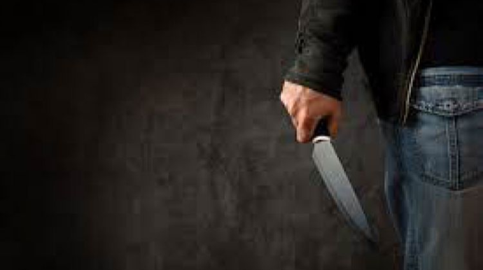 Göygöl sakini kürəyindən bıçaqlanıb