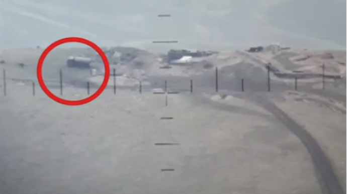 İçərisində düşmənin canlı qüvvəsi olan yük maşınının ordumuz tərəfindən vurulması - ANBAAN VİDEO 