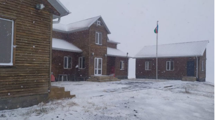 Şahdağa qar yağıb, Əyriçaydan sel keçib - FAKTİKİ HAVA  - VİDEO