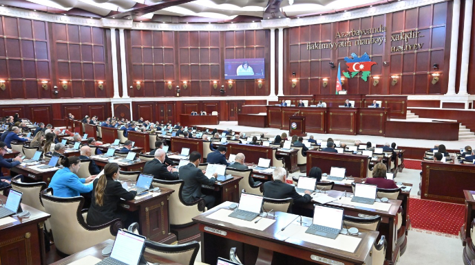 Milli Məclisin iclası başladı 