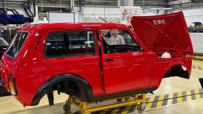 "Niva" yenidən ənənəvi rəngində istehsal ediləcək  