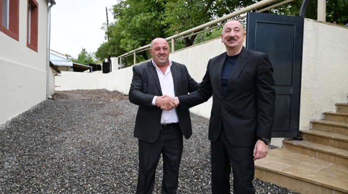 İlham Əliyev Qırmızı Bazarda - FOTO