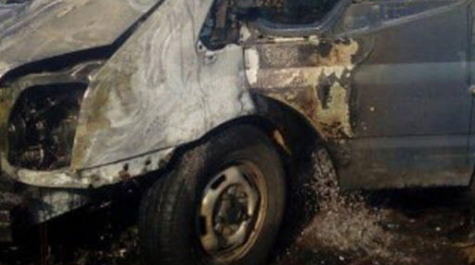 Bakıda “Ford” yanaraq kül oldu