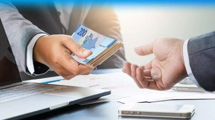 Nazirliyin "işçisi"ndən 8000 manatlıq dələduzluq