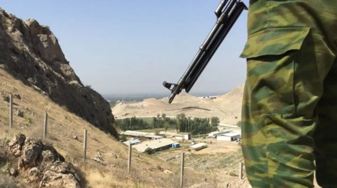 Qırğızıstanda avtomobil körpüsü partladılıb