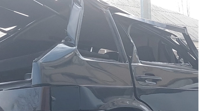 Gəncədə minik avtomobili yük maşınına çırpılıb, xəsarət alan var - FOTO