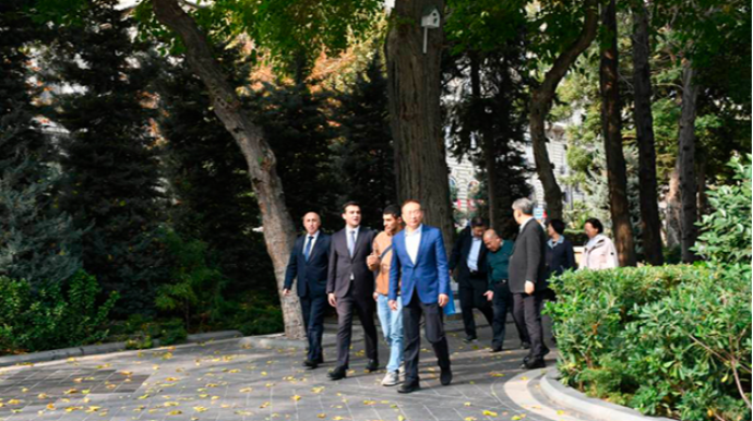 Çinli qonaqlar Bakını çox bəyəndi   - FOTO