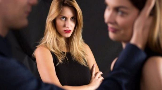 Qadın onu aldadan sevgilisindən qisas almaq üçün görün nə etdi?