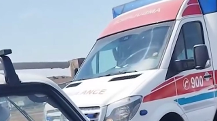 Təcili yardım maşını tıxaca görə yolda qaldı - VİDEO 