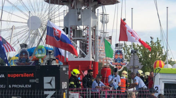 Parkda hərəkətdə olan karusel qırıldı: Onlarla xəsarət alan var 