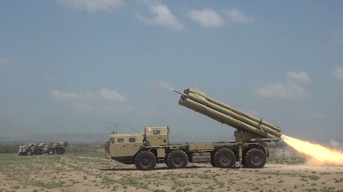Raket-artilleriya batareyalarının döyüş atışlı taktiki təlimləri başlayıb  - VİDEO - FOTO