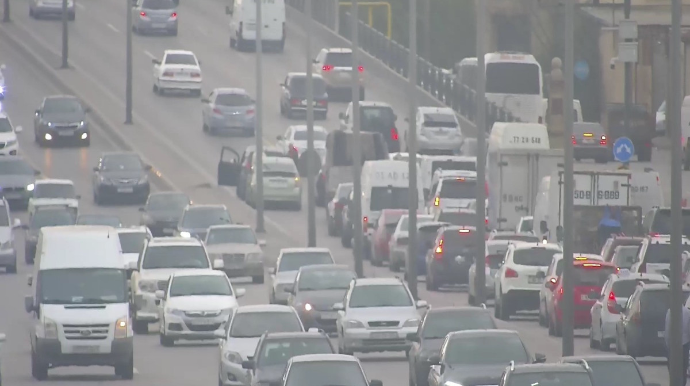 Bakıda körpüdə qəza olub, sıxlıq yaranıb   - FOTO