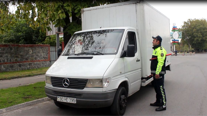 Yol polisi qaydaları pozan 13 sürücünü cərimələdi  - FOTO