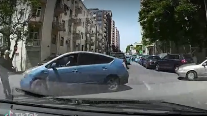 Bakıda qəza:  “Prius” qadını vurdu - ANBAAN VİDEO 