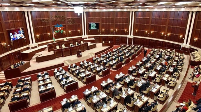 Deputatlar Eldəniz Səlimova görə növbədənkənar toplanır