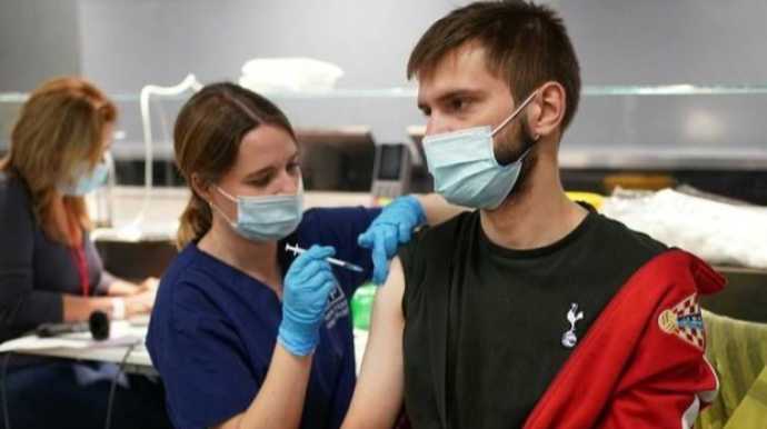 Peyvənd olunan gənclərə pulsuz pizza və taksi xidməti təklif olunur