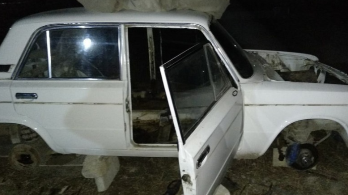 Ağdaşda qaçırdığı avtomobili hissələrə bölərək satmaq istəyən şəxs saxlanılıb  - FOTO