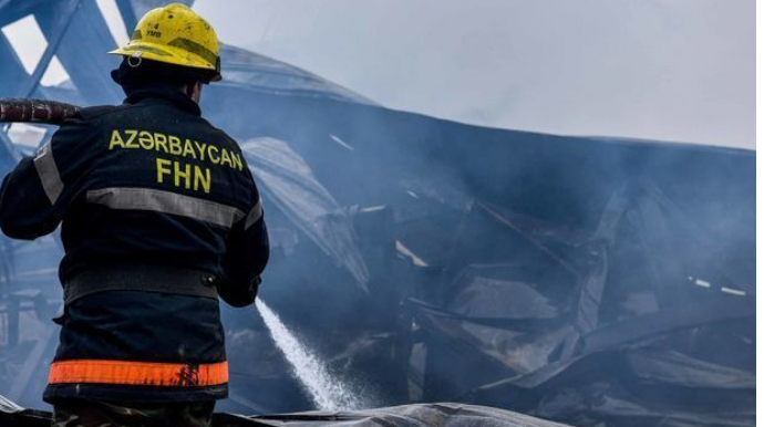 Bakıda avtomobil od tutub yandı - VİDEO