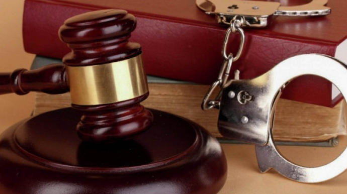 Pensiya "düzəldən" keçmiş baş həkimə hökm oxundu 