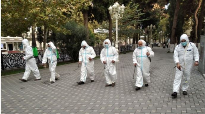 Gəncədə küçə, prospekt və yollar dezinfeksiya edilir 