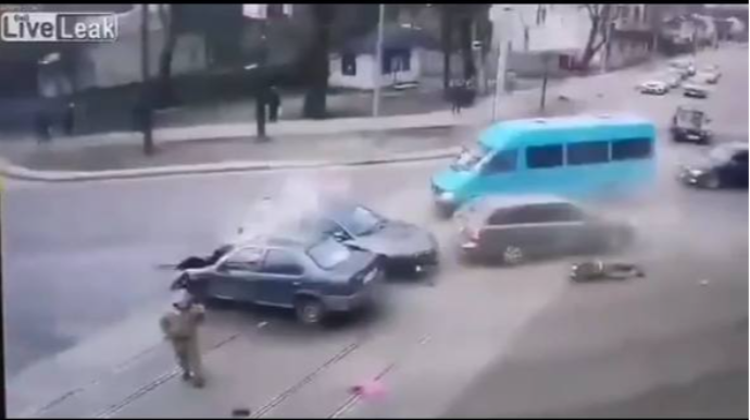 Yol-nəqliyyat hadisəsinin şok görüntüləri  - VİDEO