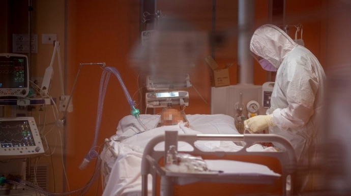 ÜST:  "Virus uzun illər həyatımızda qala bilər"