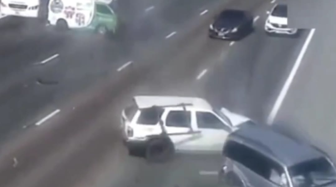 Magistral yolda dayanan maşın dəhşətli qəzaya səbəb oldu  - VİDEO