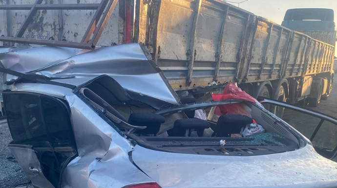 Ağır yol qəzasında bir ailənin 3 üzvü ölüb, 4 nəfər yaralanıb 